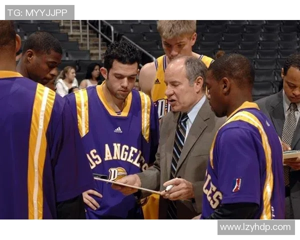 上海篮球队在锦标赛中的战术分析与表现评估全面解读 上海篮球队在锦标赛中的战术分析与表现评估全面解读